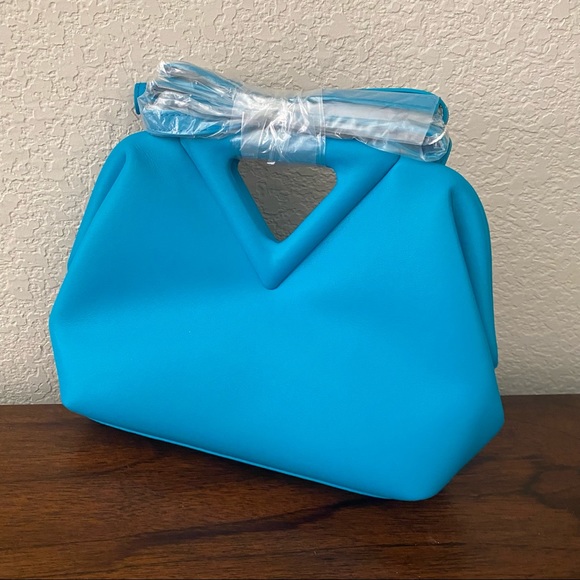 Robin Blue Geometric Structured Gathered POINT Triangle Crossbody Clutch | B2 - Picture 4 of 8